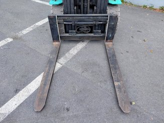 Four wheel front forklift Hyster J2.50XM