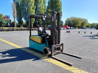 Three wheel front forklift Yale ERP18VTL