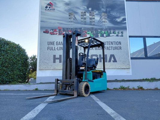 Three wheel front forklift Yale ERP18VTL - 1