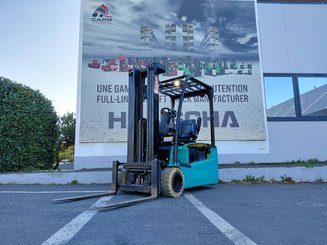 Three wheel front forklift Yale ERP18VTL