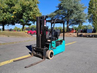 Three wheel front forklift Yale ERP18VTL