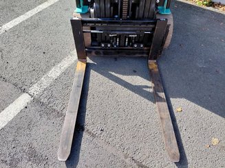 Three wheel front forklift Yale ERP18VTL