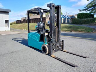 Three wheel front forklift Yale ERP18VTL