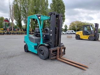 Four wheel front forklift Yale GDP25VX