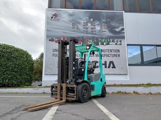 Four wheel front forklift Yale GDP25VX