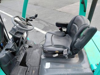 Four wheel front forklift Yale GDP25VX