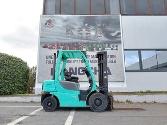 Four wheel front forklift Yale GDP25VX