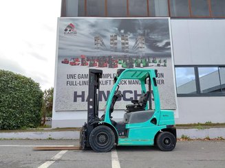 Four wheel front forklift Yale GDP25VX