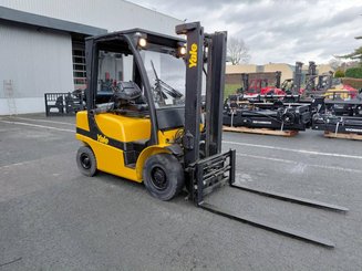 Four wheel front forklift Yale GDP25VX