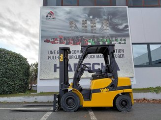 Four wheel front forklift Yale GDP25VX