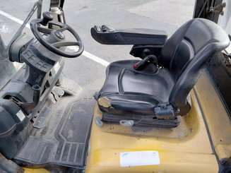 Four wheel front forklift Yale GDP25VX
