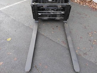 Four wheel front forklift Yale GDP25VX