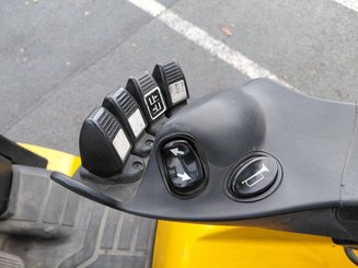 Four wheel front forklift Yale GDP25VX