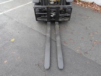 Four wheel front forklift Yale GDP25VX