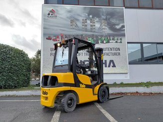 Four wheel front forklift Yale GDP25VX
