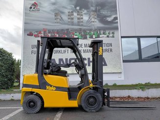 Four wheel front forklift Yale GDP25VX
