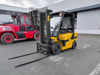 Four wheel front forklift Yale GDP25VX