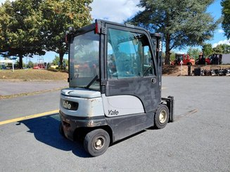 Four wheel front forklift Yale ERP30VL