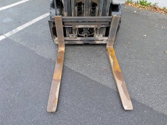 Four wheel front forklift Yale GLP25VX