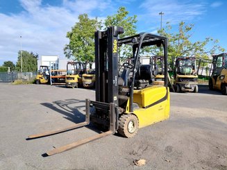 Three wheel front forklift Yale ERP18VTL