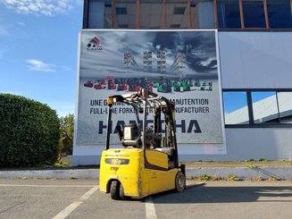 Three wheel front forklift Yale ERP18VTL