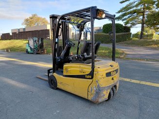 Three wheel front forklift Yale ERP18VTL