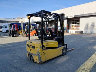 Three wheel front forklift Yale ERP18VTL