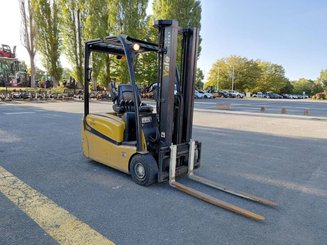 Three wheel front forklift Yale ERP18VTL
