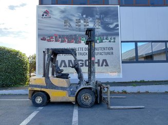 Four wheel front forklift Yale GDP35VX