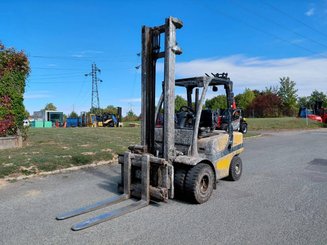 Four wheel front forklift Yale GDP35VX