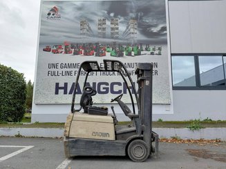 Three wheel front forklift Crown SC30-16