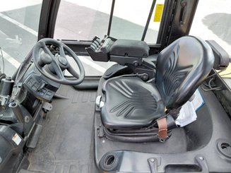 Four wheel front forklift Yale GDP60VX - 13