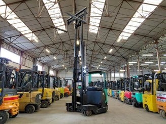 Multi-directional retractable mast reach truck Mitsubishi RBM25N2