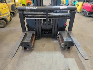 Multi-directional retractable mast reach truck Mitsubishi RBM25N2