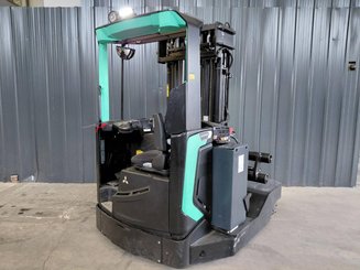 Multi-directional retractable mast reach truck Mitsubishi RBM25N2