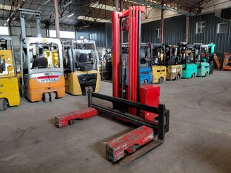 Multi-directional pallet stacker Loc MA 125 1450