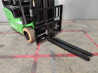 Three wheel front forklift Hangcha XC3-20i (CPDS20-XCY2G-SI)