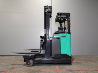 Multi-directional retractable mast reach truck Mitsubishi RBM25 N3