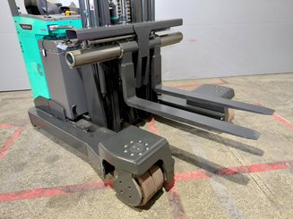 Multi-directional retractable mast reach truck Mitsubishi RBM25 N3